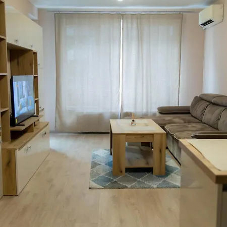 1bd Retreat With Balcony In Vibrant District By Flat Mаnager * Warna