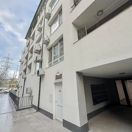 Apartment 1bd Retreat With Balcony In Vibrant District By Flat Mаnager