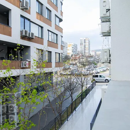 1bd Retreat With Balcony In Vibrant District By Flat Mаnager アパート ヴァルナ