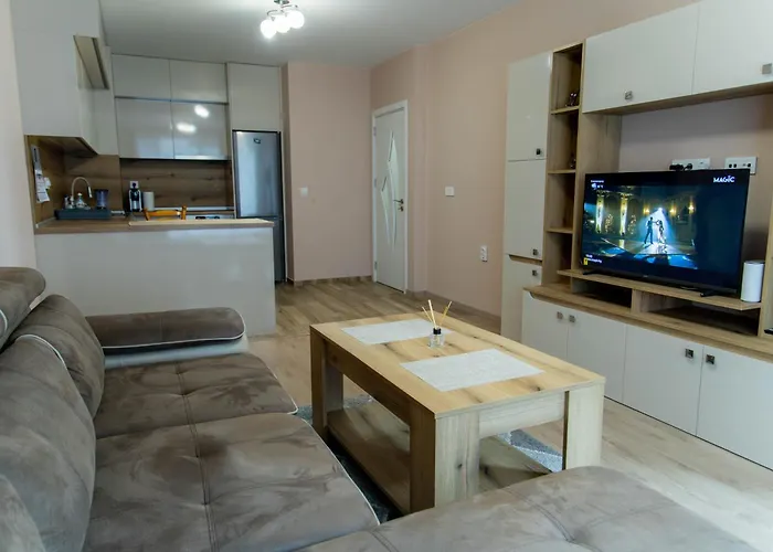 Daire 1bd Retreat With Balcony In Vibrant District By Flat Mаnager *